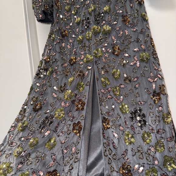 NWT | Mac Duggal 5571 Coal Long Sleeve V Neck Midi Dress
Size 4 - Picture 12 of 13